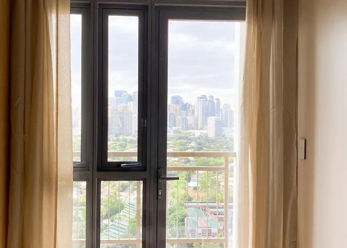 Apartamento With Balcony And Skyline View In Pasig *