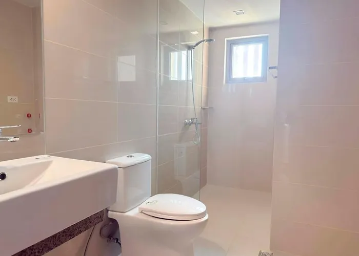 Apartamento With Balcony And Skyline View In Pasig *