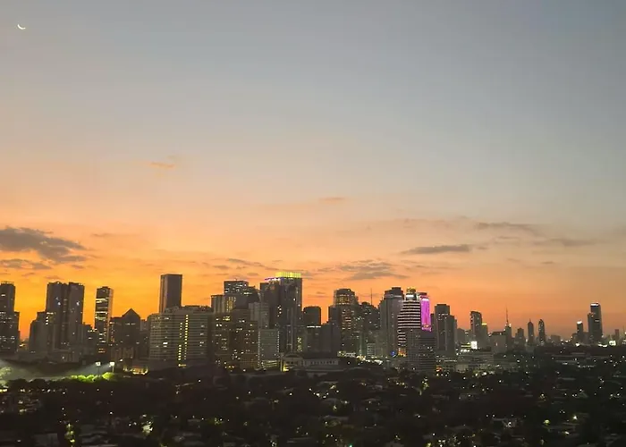 With Balcony And Skyline View In Pasig *