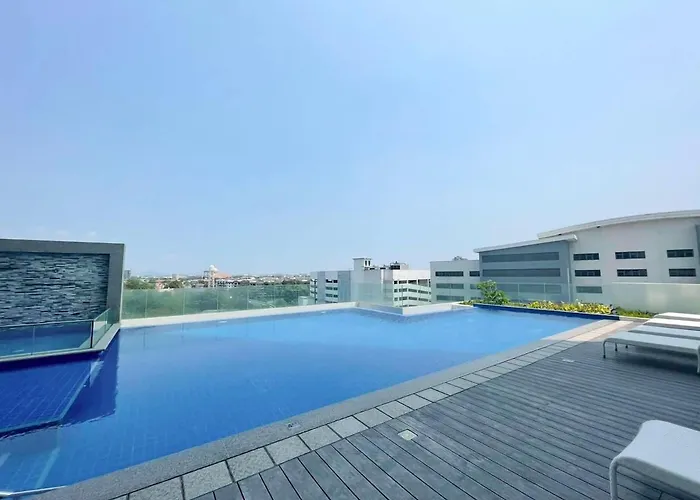 With Balcony And Skyline View In Pasig