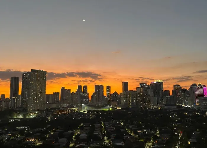 Apartamento With Balcony And Skyline View In Pasig *